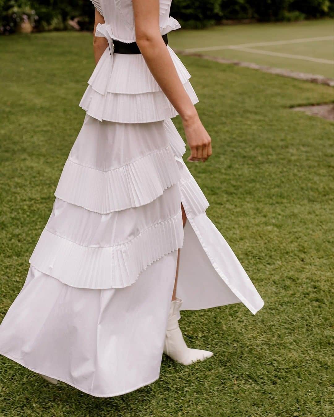 のインスタグラム：「PLEATS PLEASE | Crisp white pleating. #sassandbide #sf19 #cinqásept #sale」