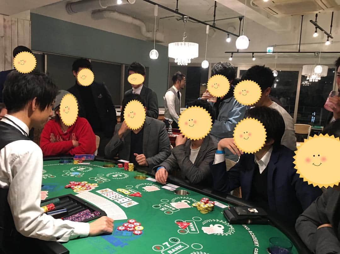 佐藤聖羅のインスタグラム：「ポーカー大会中の風景っ チップが本物のお金だったらなぁーと毎回思う。笑  一緒にポーカー大会に参加しましょ♪  #日本カジノ学院 #恵比寿校 #代官山 #ポーカー」