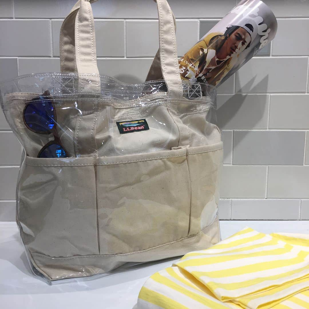 green label relaxing 自由が丘店さんのインスタグラム写真 - (green label relaxing 自由が丘店Instagram)「【Exclusive】 〈L.L.Bean〉 19SS new arrival . PVC MID TOTE BAG . 3632-499-1374 ¥5,900+TAX . 通販も可能でございます。 詳しくは、店舗までお問い合わせくださいませ。 ☎︎03-5731-8531  #unitedarrows  #ユナイテッドアローズ #greenlabelrelaxing #グリーンレーベルリラクシング  #jiyugaoka#自由が丘 #llbean #pvc#pvcbag#newarrival #newarrival#fashion #springitem#springfashion#springstyle #別注」3月29日 15時20分 - glr_jiyugaoka