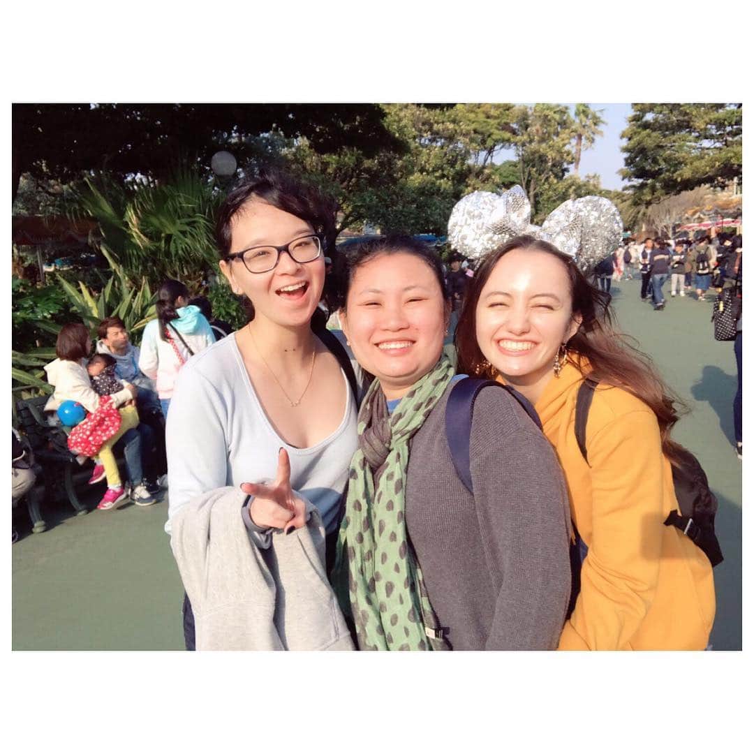 アヤカ・ウィルソンさんのインスタグラム写真 - (アヤカ・ウィルソンInstagram)「. I’m going to miss you guys soooo much😂❤️ @nanguaa @that_one_klutzy_chick . Will always cherish those amazing moments on and off the set. Hope to see you guys soon😘 Oh I definitely have to visit you guys in Hawaii cause I’ve never been there and now I have a reason to go🐠🏝🍸 . Love you from the bottom of my heart and wishing you for the best year that you could ever have😂😂💓💕 . #disney #tokyodisneyland  #memories #love #アヤカウィルソン #ayakawilson #ディズニー」3月29日 15時55分 - ayakawilson_official