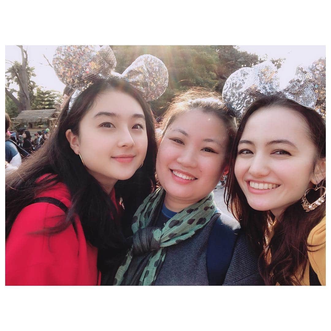 アヤカ・ウィルソンさんのインスタグラム写真 - (アヤカ・ウィルソンInstagram)「. I’m going to miss you guys soooo much😂❤️ @nanguaa @that_one_klutzy_chick . Will always cherish those amazing moments on and off the set. Hope to see you guys soon😘 Oh I definitely have to visit you guys in Hawaii cause I’ve never been there and now I have a reason to go🐠🏝🍸 . Love you from the bottom of my heart and wishing you for the best year that you could ever have😂😂💓💕 . #disney #tokyodisneyland  #memories #love #アヤカウィルソン #ayakawilson #ディズニー」3月29日 15時55分 - ayakawilson_official