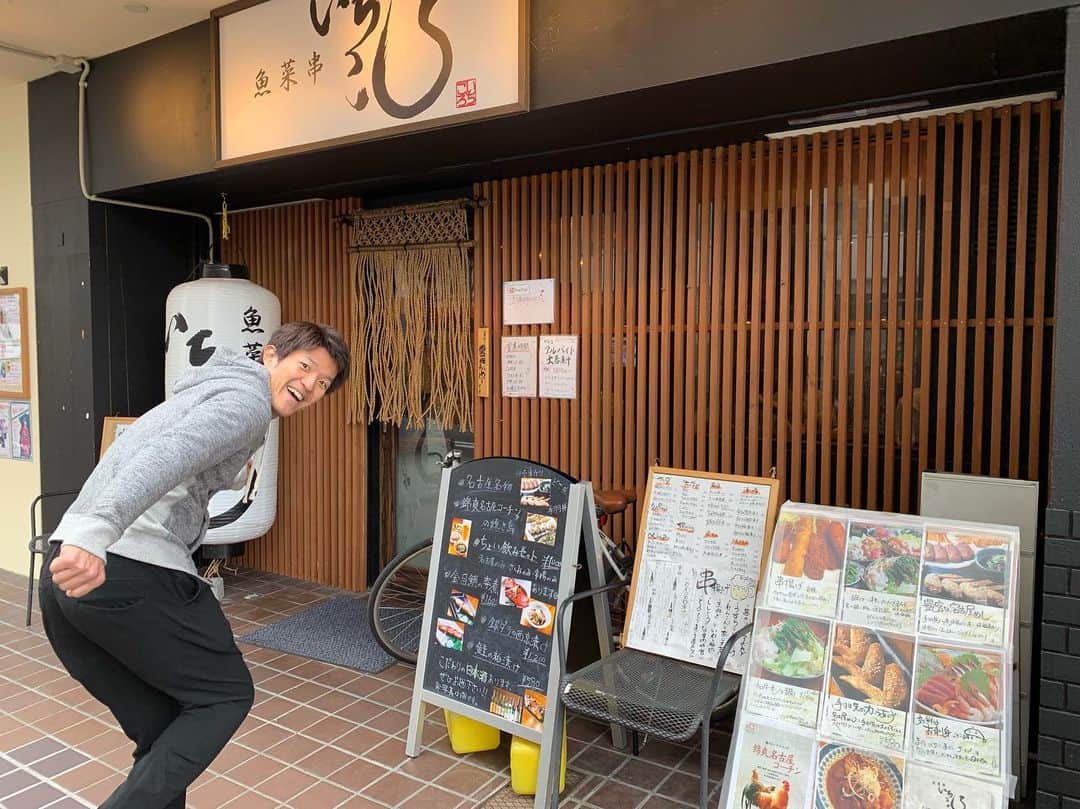 濱田隼さんのインスタグラム写真 - (濱田隼Instagram)「今日のランチは「デルサタ11」マンションの一階にあるお店」特集、第１弾で紹介したお店、大須の「#いちころ」に行ってきました。 . 堂野アナと私は 金目鯛の煮付け定食と、銀ダラの西京焼き定食をチョイス。 分け合って食べました。笑 . 白ごはんにぴったり！ 味も濃く、身がほろほろと、口の中で溶けていきました。 絶品ランチです！！ . 春休みの大須は、とても賑わっていました！ 「観てます！」と声をかけてくれた人もいて、ただただ喜んだランチタイムでした！(^^) . . #堂野浩久 アナ #表情が豊か #メーテレ #アナウンサー #濱田隼 #デルサタ #デルサタ11 #大須 #ランチ #金目鯛 #銀ダラ」3月29日 16時05分 - shun_hamada_nbn