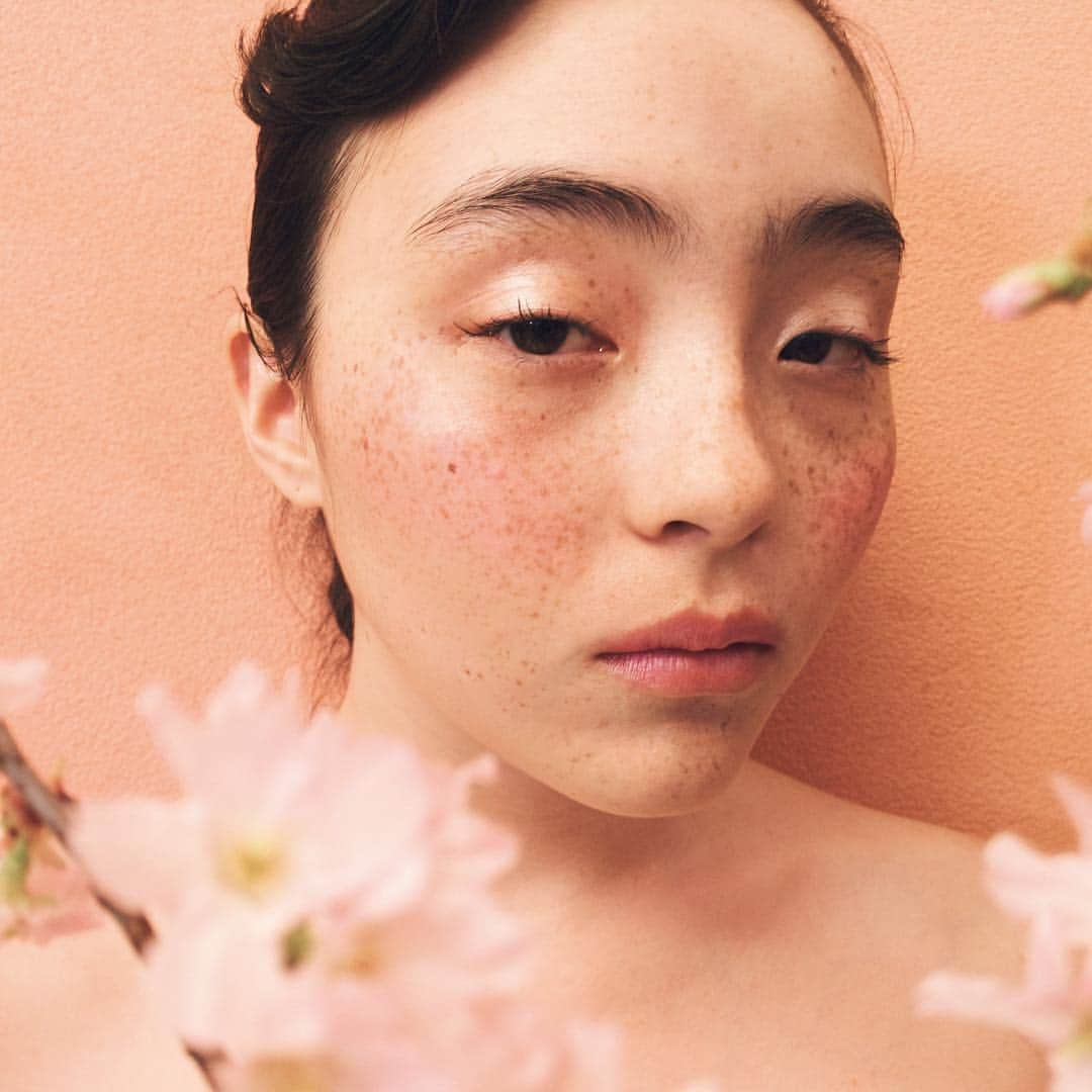 VOGUE GIRL JAPANさんのインスタグラム写真 - (VOGUE GIRL JAPANInstagram)「爪の先からメイクまで、お花見は“SAKURA PINK”でドレスアップ！🌸 ストーリーの続きはプロフィールのリンクから。 Photo @omisakii Makeup @nobukomakeup Hair @satom_ Stylist @chikako_tanifuji Model @sereeeenam Jewelry @mariehelenedetaillac」3月29日 16時10分 - voguegirljapan