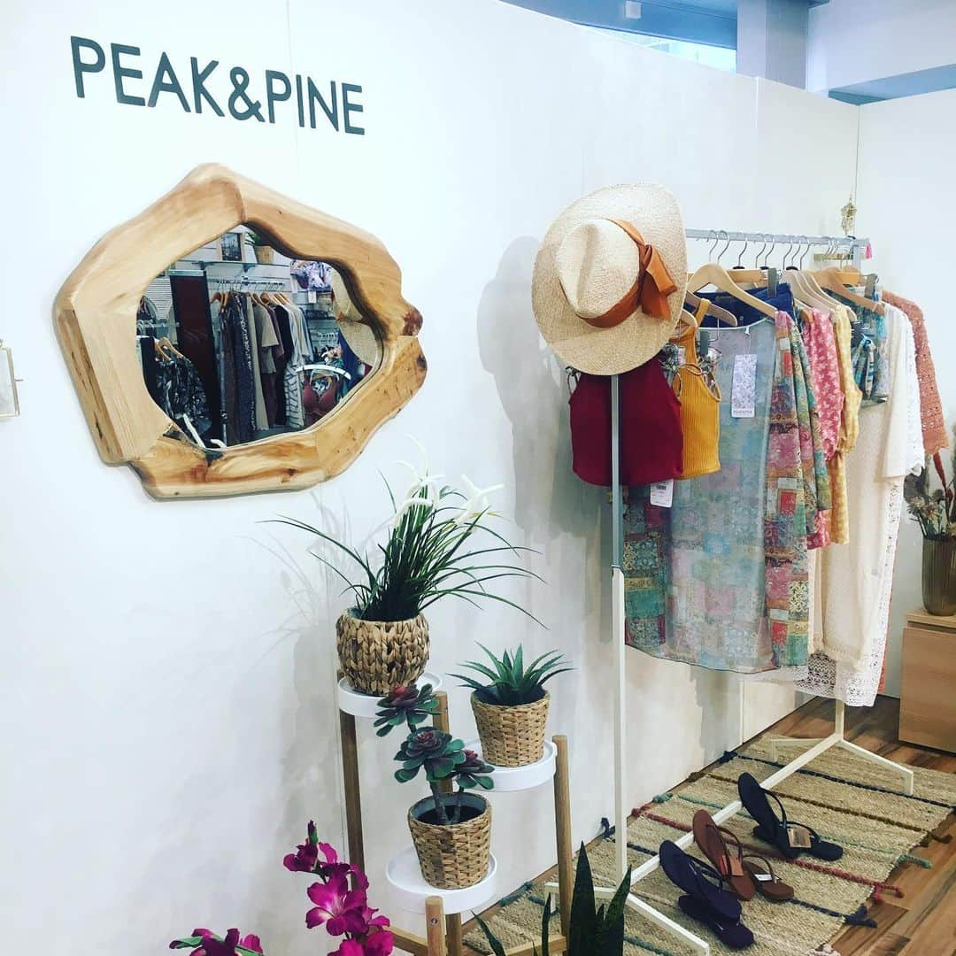 JELLY編集部さんのインスタグラム写真 - (JELLY編集部Instagram)「#peakpine の展示会へ！﻿ 今日はちょっと寒いけど、水着を見ていたら…夏で頭がいっぱいになっちゃった❤️﻿ 今年の夏は何しよう〜〜😎﻿ ﻿ 今年もガウンや麦わら帽子、PVCバッグなどなど合わせアイテムがカワイかった☺️﻿ ﻿ 5月17日発売、JELLY7月号でも新着水着企画があるからお楽しみにね👙﻿ ﻿ #ピークパイン #水着 #2019summer #jelly #jelly展示会レポ #jelly7月号」3月29日 16時17分 - jelly_stagram