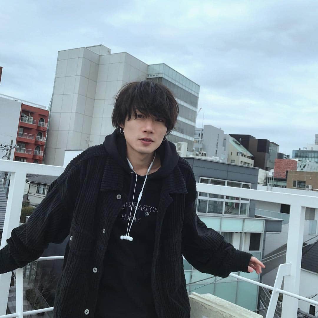 のインスタグラム：「また寒いねえ☁️ #曇」