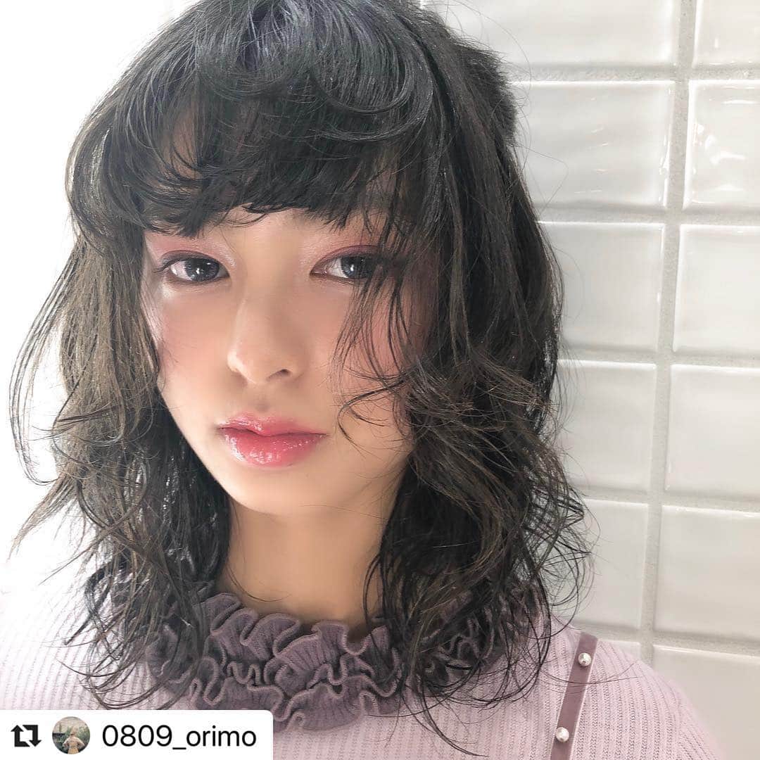 ベルエポック美容専門学校（原宿）さんのインスタグラム写真 - (ベルエポック美容専門学校（原宿）Instagram)「#Repost @0809_orimo with @make_repost ・・・ 春らしい気候になってきたので 春メイク、ピンクメイクで統一して艶を意識してメイクしました💄💞 ヘアスタイルはお人形さんのようなgirlyな縦ロールのようなカールを入れたのがポイントです あえての前髪重めがまたお人形さん感がでて かわいい…💗 ︎ #作品撮り#hair#newhair #hairstyle #hairarrange #ショートヘア #ショートへアアレンジ #美容学生#作品撮りモデル募集中 #ヘアセット #レトロ#イギリス #ヘンゼルとグレーテル #story #粉 #cute#instagood #古着コーデ #instalike #f4f#ベルスタグラム#ウェットヘア #girly#LARME#cute#pink#艶メイク#ピンクメイク#春メイク」3月29日 16時24分 - belle_harajuku