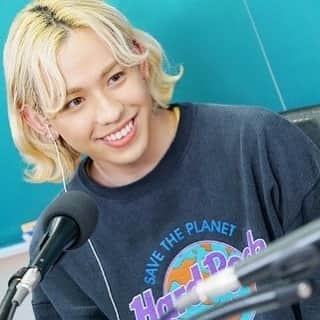 TOKYO FM+のインスタグラム：「RYUCHELL（りゅうちぇる）が、TOKYO FM「SCHOOL OF LOCK!」にゲスト出演❤️ 近況や4月10日（水）リリースのデビューアルバム『SUPER CANDY BOY』について答えてくれました😆💕 詳しくは、ページトップのリンクから「TOKYO FM +」サイト内の記事をご覧ください🙆‍♀️ #りゅうちぇる #ryuchell #tokyofm #tokyofmplus #ラジオ #radio #supercandyboy #育児 #子育て #ぺこ」