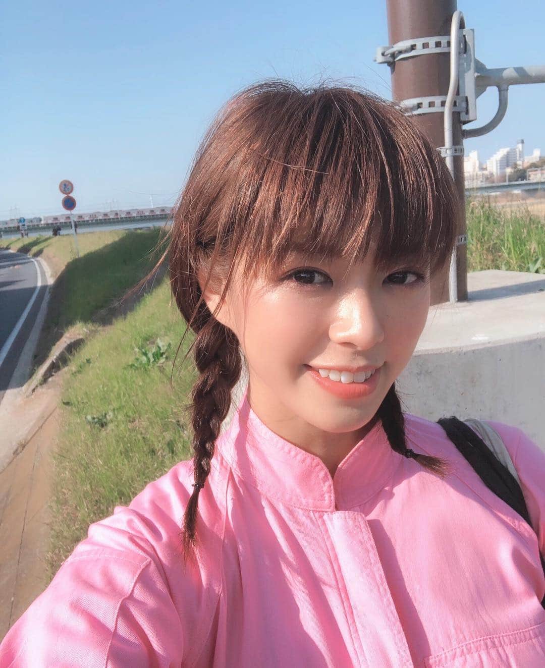 わちみなみのインスタグラム：「💕出演のお知らせ💕﻿ ﻿ 本日﻿ ﻿ 🌸21:00〜﻿ 🌸#所さんの学校では教えてくれないそこんトコロ！﻿ 🌸テレビ東京﻿ ﻿ ﻿ 多摩川河川敷の不思議を解明してきました✊✨﻿ 見たことがある場所だったのですが﻿ 発見があり、、﻿ ﻿ 道端のいろんなものに﻿ 意味があるんじゃないか⁉️と﻿ 帰り道、考えこんでしまいました😂﻿ ﻿ ﻿ 小さい頃から見ていた番組に出られて﻿ 本当にうれしいです❕﻿ ﻿ 是非是非ご覧ください☺︎﻿ ﻿ ﻿ #わちみなみ﻿ #テレビ東京﻿ #多摩川﻿ #つなぎ」