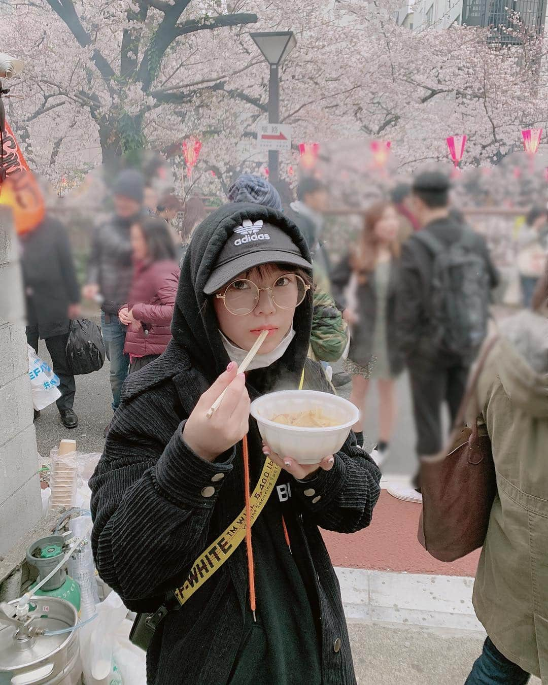 長澤茉里奈さんのインスタグラム写真 - (長澤茉里奈Instagram)「うまうまもつ煮 #目黒川  #花より団子」3月29日 22時22分 - marinanagasawa1008