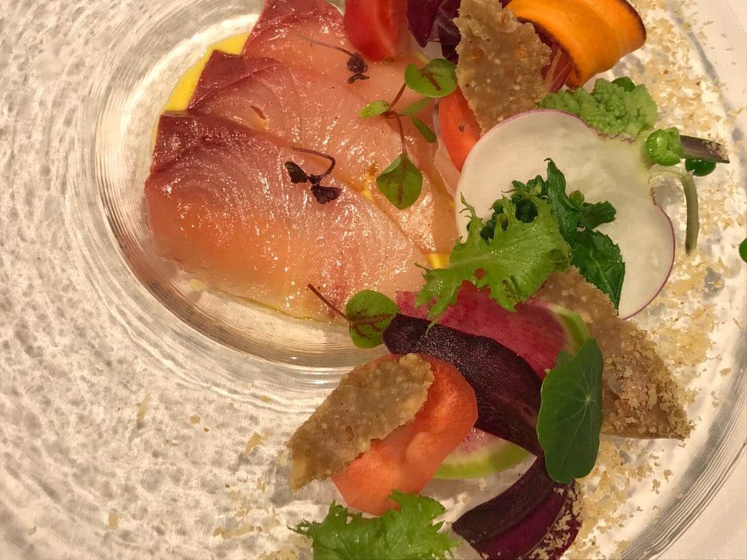 レストランKIYOMIZU東山庭さんのインスタグラム写真 - (レストランKIYOMIZU東山庭Instagram)「寒鰤のカルパッチョ 彩り野菜のサラダ アンチョビのチュイールのバーニャカウダ仕立て Yellowtail carpaccio anchovy twill #東山庭 #higashiyamagarden #stykhgmenu #京都デート #京都ディナー #鰤 #カルパッチョ #アンチョビ」3月29日 16時52分 - higashiyama.garden