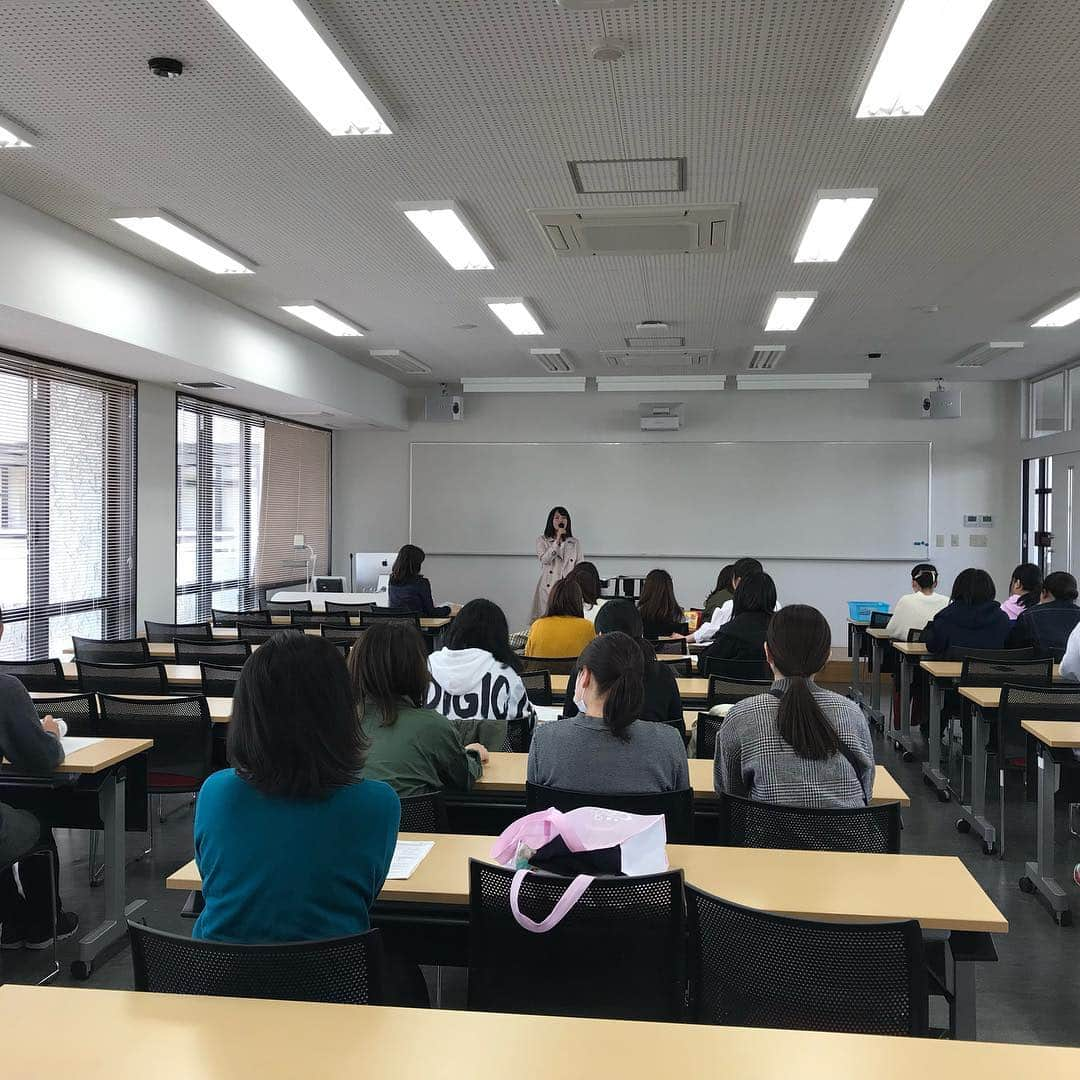 福岡女子短期大学さんのインスタグラム写真 - (福岡女子短期大学Instagram)「@福岡女子短期大学 #福女短2019入学 . 昨日から2日間開催されたリートレ（リーダーシップトレーニング）も無事終了しました🎀4/2入学式の準備も整いました✨ . 新入生のみなさん、良かったら入学式の写真に #福女短2019入学 をつけてください🌸投稿お待ちしてます✨ . #福岡女子短期大学　#福女短　#新入生　#太宰府　#キャンパス　#オリエンテーション　#新入生歓迎　#新入生オリエンテーション　#リートレ　#リーダーシップトレーニング　#新1年生 #春 #春が来た #アテンド　#福岡 #女子大生 #説明会 #入学式準備 #ご案内 #校舎 #高校生 #入学 #おめでとう #楽しみ #学生 #友達 #クラスメイト . ========[ 資料請求 ]======== ． 福岡女子短期大学の資料請求（大学案内・入試要項など）を無料送付中です。お気軽に申し込みください。 . 子ども学科/健康栄養学科 音楽科/文化教養学科 ． 福岡女子短期大学 住所：‪福岡県太宰府市五条四丁目16番1号‬ tel：‪092-922-4034‬（代表）」3月29日 16時52分 - fukuoka_wjc