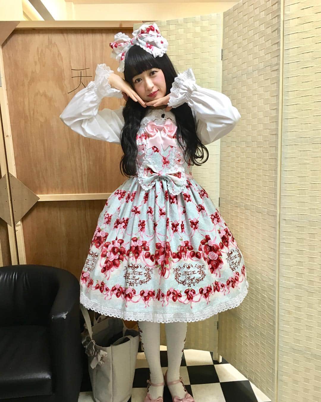 松浦志穂のインスタグラム：「超絶かわいいお・が・わー！！！💗💗💗💗💗💗💗💗💗💗💗💗💗 ・ #て声が聞こえてきそうですね ☺️ #ロリータファッション  #スパイク小川 #激烈に似合う #吉本坂46センターの実力」