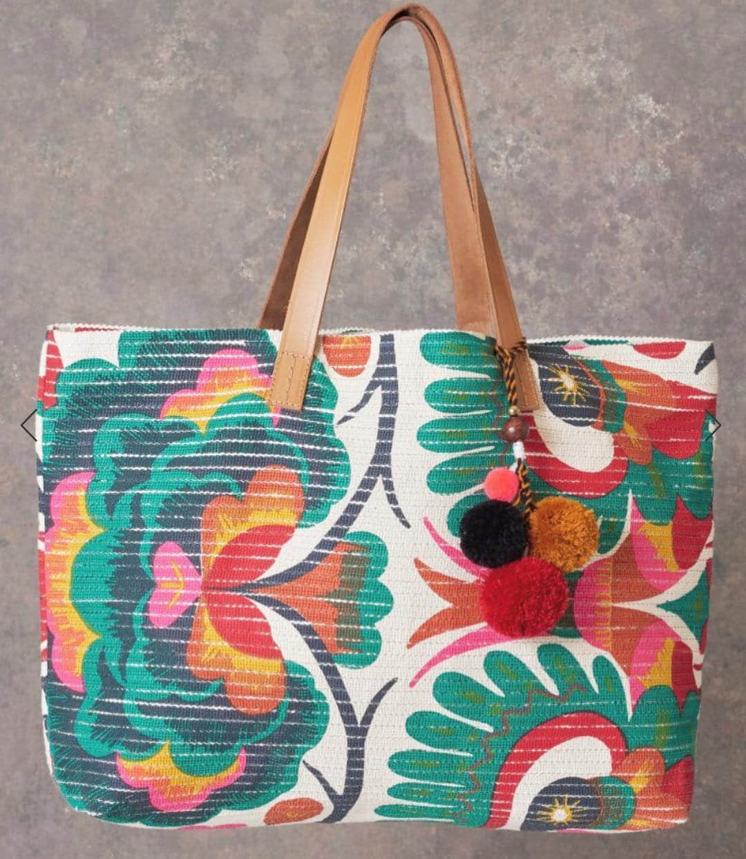 スターメラのインスタグラム：「Inspired by the colors, prints and patterns found in the night bazaars of India,Mexico, Thailand and more! Each and every piece has its own unique look and feel 🌈 •Aminta Tote• online NOW! • • • • • • • • • • • • #online now starmelabags #love# #aminta#starmela#love#embroidery #london #paris#starmelabag#dresscode #worldhandicrafts #rajasthan #triptocommunity #everyoccasion #travel#globetrotter #india#crafts#worldhandicrafts #summertime#lovesummerhateeverythingelse #summerallyearlong #ss19 #newcollection2019」