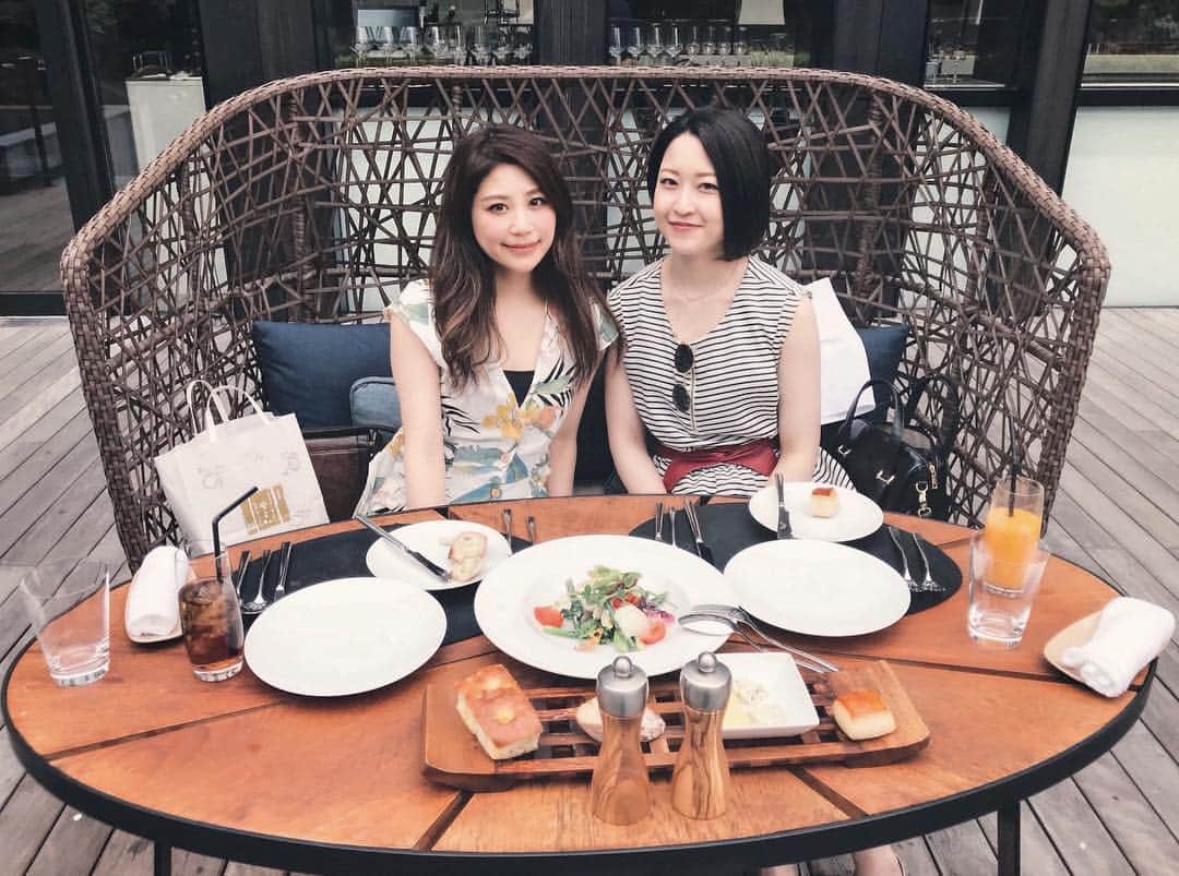 斎藤めぐみのインスタグラム：「わたしの美白サインは「春のテラスランチ」🌿﻿ 天気が良い日のテラスでのランチが大好きです💓﻿ 心地よい風を感じながらゆっくりと流れる時間が最高🤗﻿ ﻿ お出かけ後に気になるシミ・日焼け対策に﻿ 先日参加した純白専科のトライアルセットを試してみました☀️﻿ ﻿ 花粉の季節でもいい感じ😊﻿ ミニサイズで試せるのって便利ですよね🎵﻿ ﻿ わたしのレビューが純白専科の特設サイトにアップされると思うのでぜひ覗いてみてください。﻿ ﻿ #pr#skincare#cosme#beauty#whitening#lotion#spring#lunch#cozy#chill#fourseasonshotel#美白#紫外線対策#テラスランチ#春美白サイン#純白専科#スキンケア#ランチ#京都」