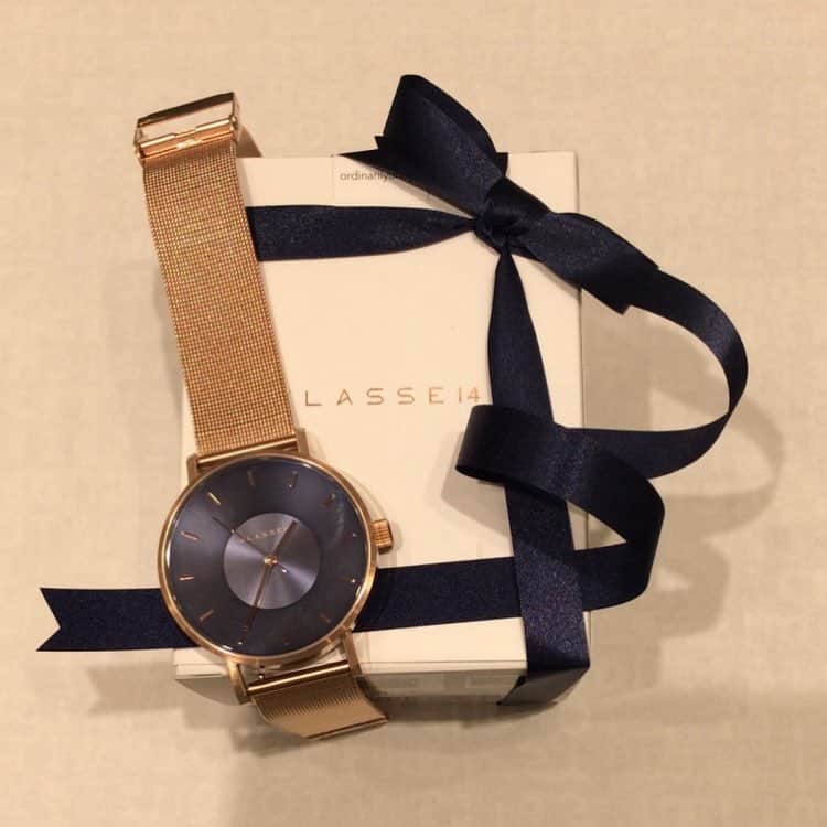 のインスタグラム：「「KLASSE14」¥29,000+tax ネイビーとローズゴールドの美しい配色、スウェードレザーとメッシュ、2種類のベルトが付属する人気の別注モデルが再入荷しました。TiCTACオンラインストアでもお求めいただけます。 ・ #klasse14 #クラス14  #クラスフォーティーン  #記念日プレゼント時計 #誕生日プレゼント時計 ##tictac #watch #時計 #腕時計 #クリスマスプレゼント時計 #時計クリスマスプレゼント #新しい年新しい時計 #手元 #手元くら部  #手元倶楽部  #手元コーデ  #手元美人 #おしゃれな人は手元がすてき #チックタックさいたま新都心コクーン店  #トルク博多アミュエスト店」
