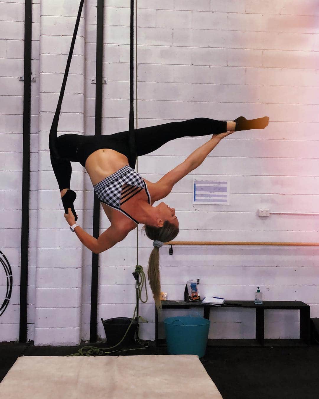 のインスタグラム：「Sometimes you need to look at life from a different perspective」