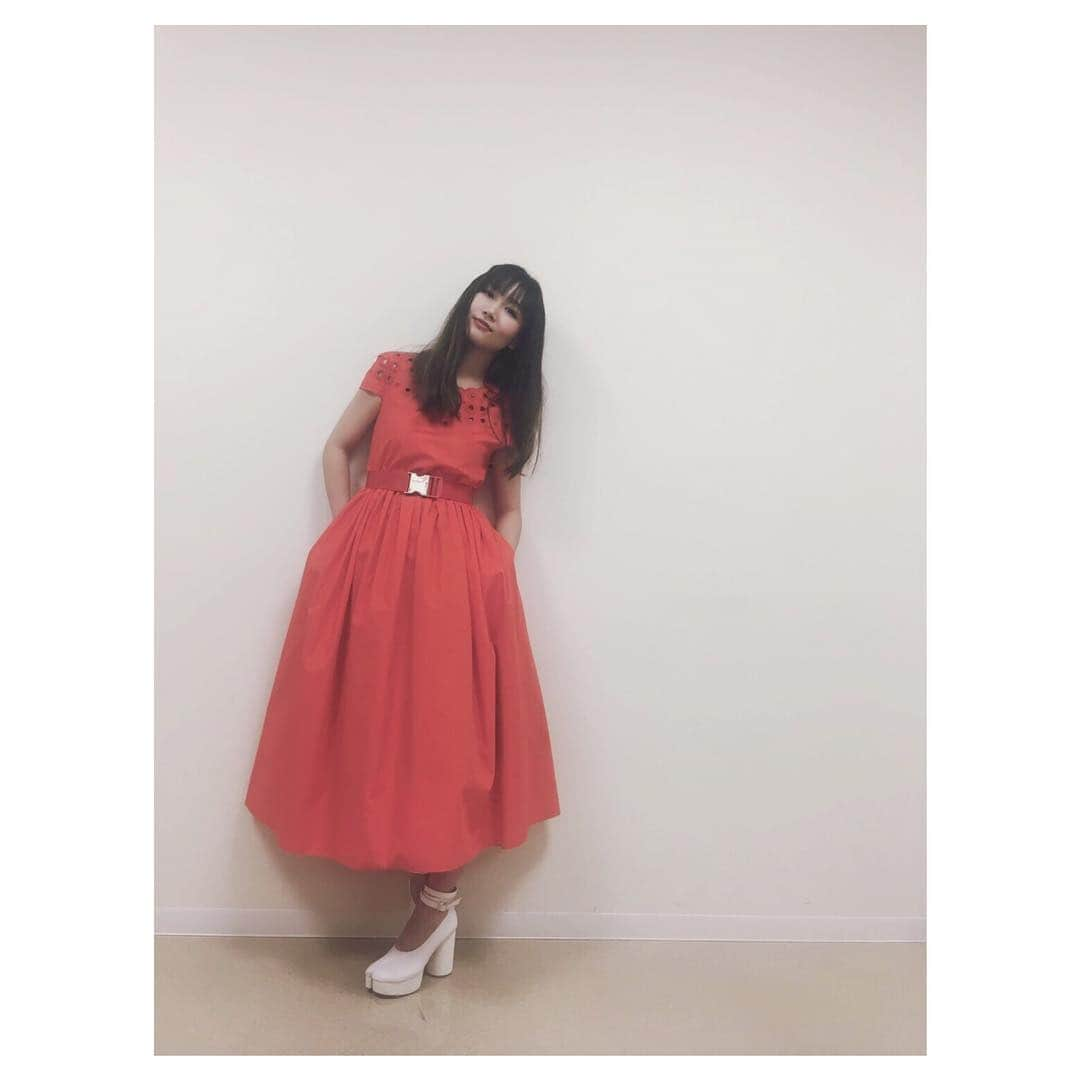 大塚愛さんのインスタグラム写真 - (大塚愛Instagram)「ワンピース  FENDI 靴  Maison Margiela  AIO　#music #live #show #tv #fashion  #dress  #fendi #sandals  #maisonmargiela」3月29日 17時38分 - aiotsuka_official