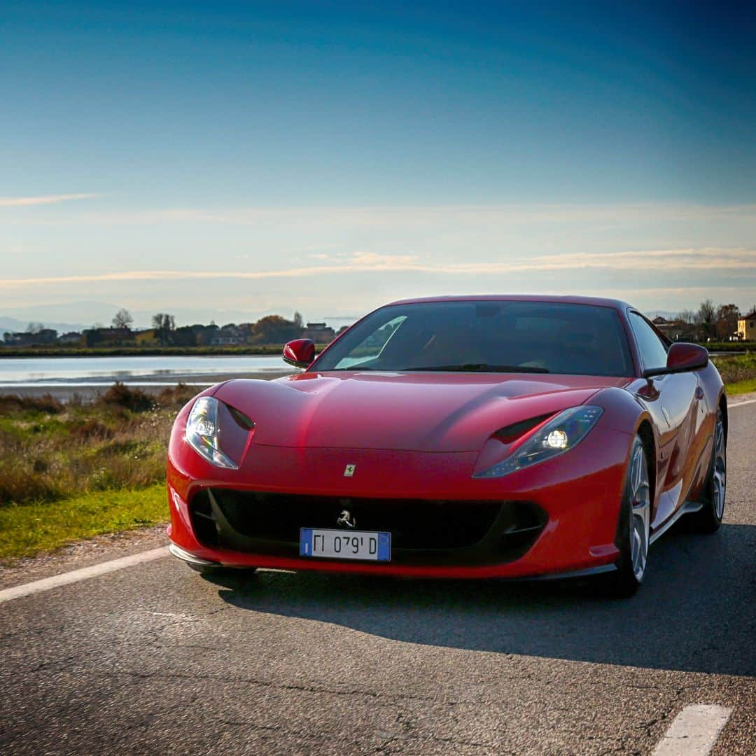 フェラーリさんのインスタグラム写真 - (フェラーリInstagram)「Equipped with an incredible V12 engine, the #Ferrari812Superfast offers a speedy and powerful ride with a sharp and sleek exterior to match. #Ferrari #DrivingFerrari #FastCar」3月29日 18時00分 - ferrari