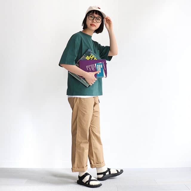 のインスタグラム：「. “履きやすい”が行き届いた「GRAMICCI｜WETHER LAX PANTS」 . ─────────────────── キナリノアプリでは素敵な情報とアイテムを、 毎日お届けします。 →ダウンロードはプロフィールリンクから ─────────────────── . 「GRAMICCI」春夏の定番素材である、ストレッチウェザーを使用したストレートモデル。ほどよく薄手の生地感で、夏場の気候でも快適に着用いただけます。また、お馴染みのウェビングベルトを付属し、片手で楽にサイズ調整が可能。 カラーは、サンド、パープル、ブラックの3色をご用意しました。 デイリーからアウトドアまで、幅広く活躍してくれますよ＊ . ▶︎こちらのアイテムはキナリノアプリで販売中！ 「お買いもの」→「インスタグラム掲載」から、インスタグラムでご紹介したアイテムをご覧頂けるようになりました。 アプリを最新版にアップデートのうえ、お買い物をお楽しみください。 . #パンツ #グラミチ #アウトドア #ファッション #コーディネート #春 #STRATOBee #GRAMICCI #pants #spring #coordinate #ootd #丁寧な暮らし #暮らし #キナリノモール #キナリノ . https://kinarino-mall.jp/item-25077」