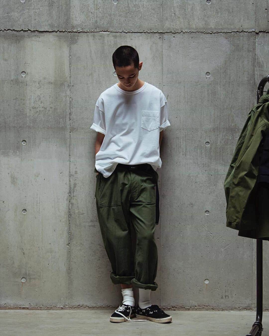 HYPEBEASTさんのインスタグラム写真 - (HYPEBEASTInstagram)「@hypebeaststyle: @wtaps_tokyo further explores its military-inspired aesthetic with its “MILL (UNIFORMS)” diffusion line. The Spring/Summer 2019 collection sees WTAPS strip back to the bare necessities of workwear, delivering “the ultimate uniform line” thanks to simplistic, oversized cuts and minimal tailoring. All of the clothing items can be found now online.  Photo: WTAPS」3月29日 17時59分 - hypebeast