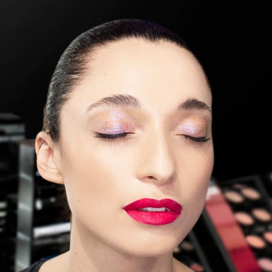 M•A•C Cosmetics Franceさんのインスタグラム写真 - (M•A•C Cosmetics FranceInstagram)「M·A·C - TUTO FASHION WEEK 💄 Nos makeup artists étaient dans les backstages du défilé @ferragamo pour réaliser le makeup !  Reproduisez vous aussi le makeup du défilé @ferragamo en stories avec toutes les étapes 😉 Crédit photo : Model: @maydilion / Makeup artist: @marco_louis #maccosmetics #maccosmeticsfrance #mactuto #ferragamo #fashionweek #macpowderkiss #powderkiss」3月29日 18時00分 - maccosmeticsfrance