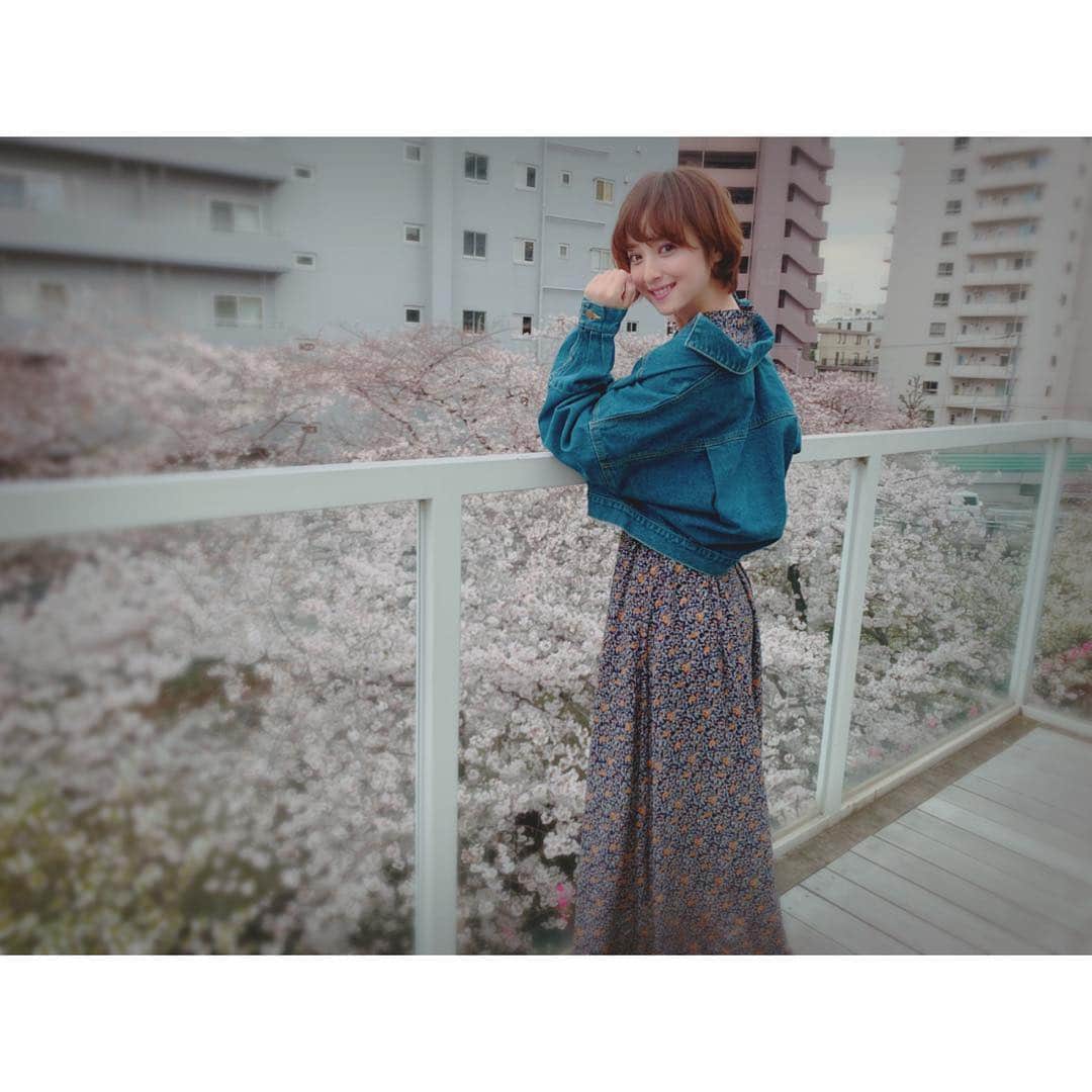 佐々木希さんのインスタグラム写真 - (佐々木希Instagram)「デニムジャケット♡  今日は、淡い方のカラーを。  #iNtimite #のぞみの私服」3月29日 17時52分 - nozomisasaki_official