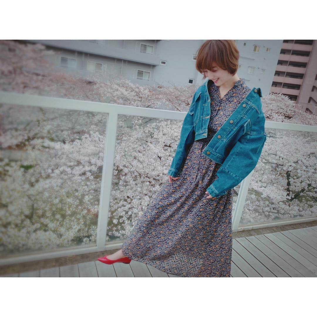 佐々木希さんのインスタグラム写真 - (佐々木希Instagram)「デニムジャケット♡  今日は、淡い方のカラーを。  #iNtimite #のぞみの私服」3月29日 17時52分 - nozomisasaki_official