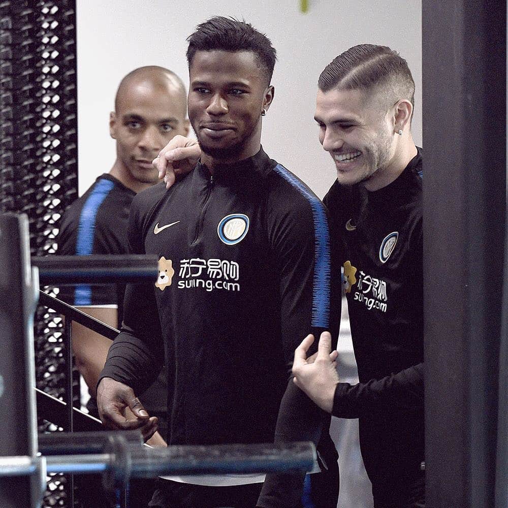 インテルナツィオナーレ・ミラノさんのインスタグラム写真 - (インテルナツィオナーレ・ミラノInstagram)「GOOD MORNING! 👋🏼😃💪🏼 #Inter #ForzaInter #GoodMorning #Training #Football」3月29日 18時04分 - inter