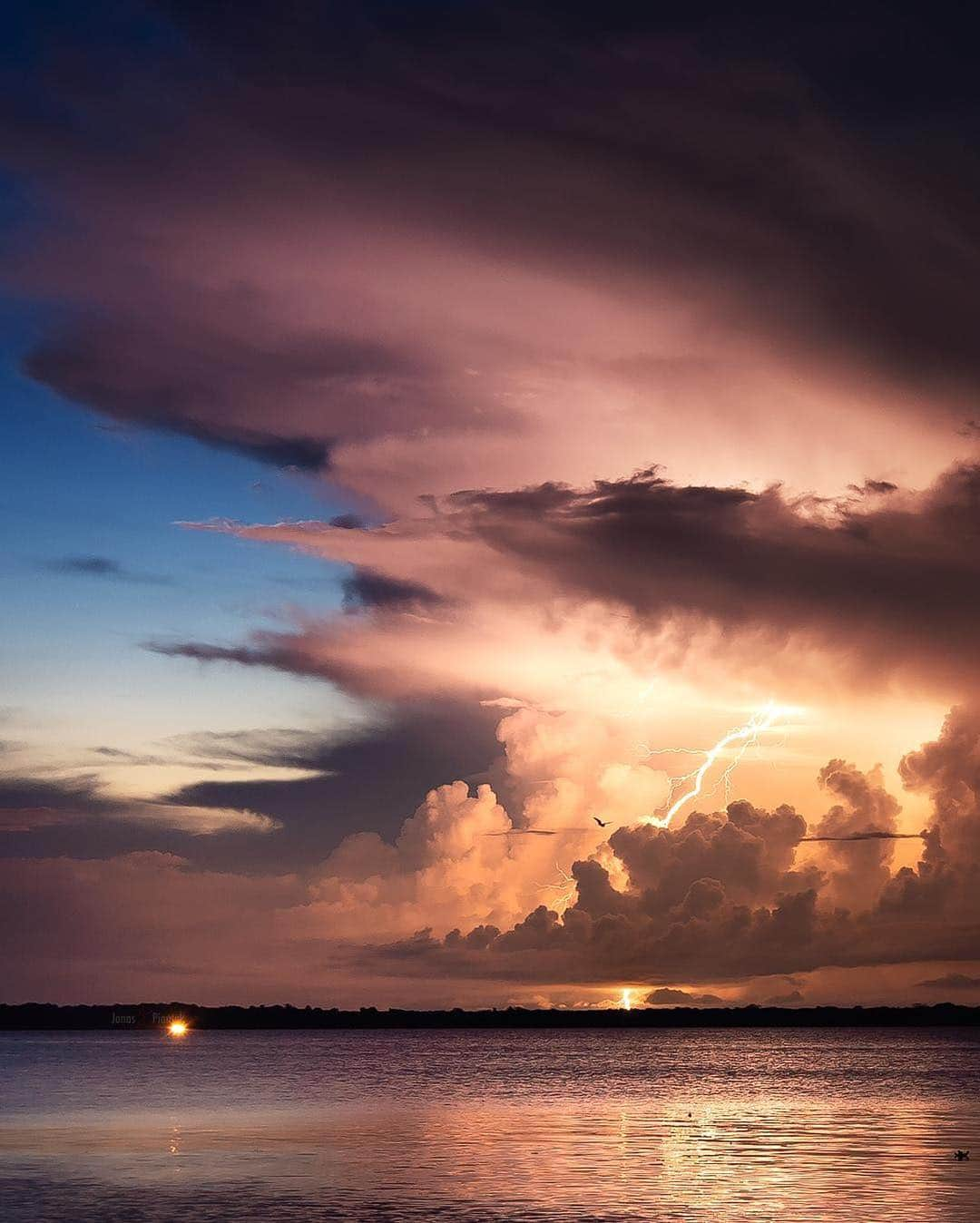 Canon Photographyさんのインスタグラム写真 - (Canon PhotographyInstagram)「An amazing slide of the intense thunderstorm activity around Lake Maracaibo in Venezuela! The area is know to be the most lightning active on earth with lightning occurring almost every day of the year! Which is your favourite?  All photos by @jonaspiontek! Make sure to check him out, he’s just about to surpass 100k followers!」3月29日 18時07分 - cpcollectives