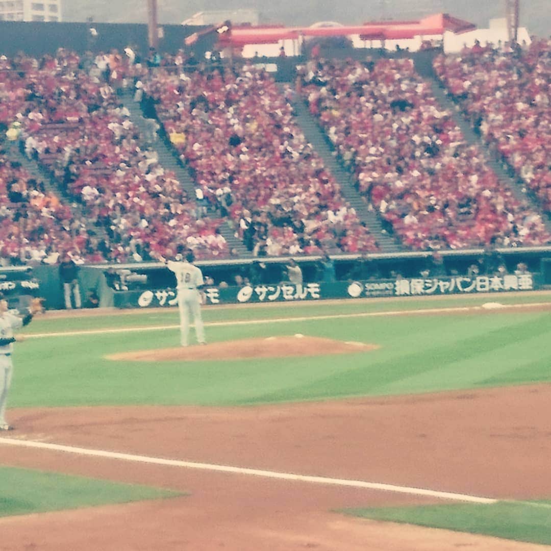 中村昌也のインスタグラム：「プロ野球開幕～‼️ 広島へ。。。 頑張れ～巨人❗  #開幕 #菅野 #ジャイアンツ」