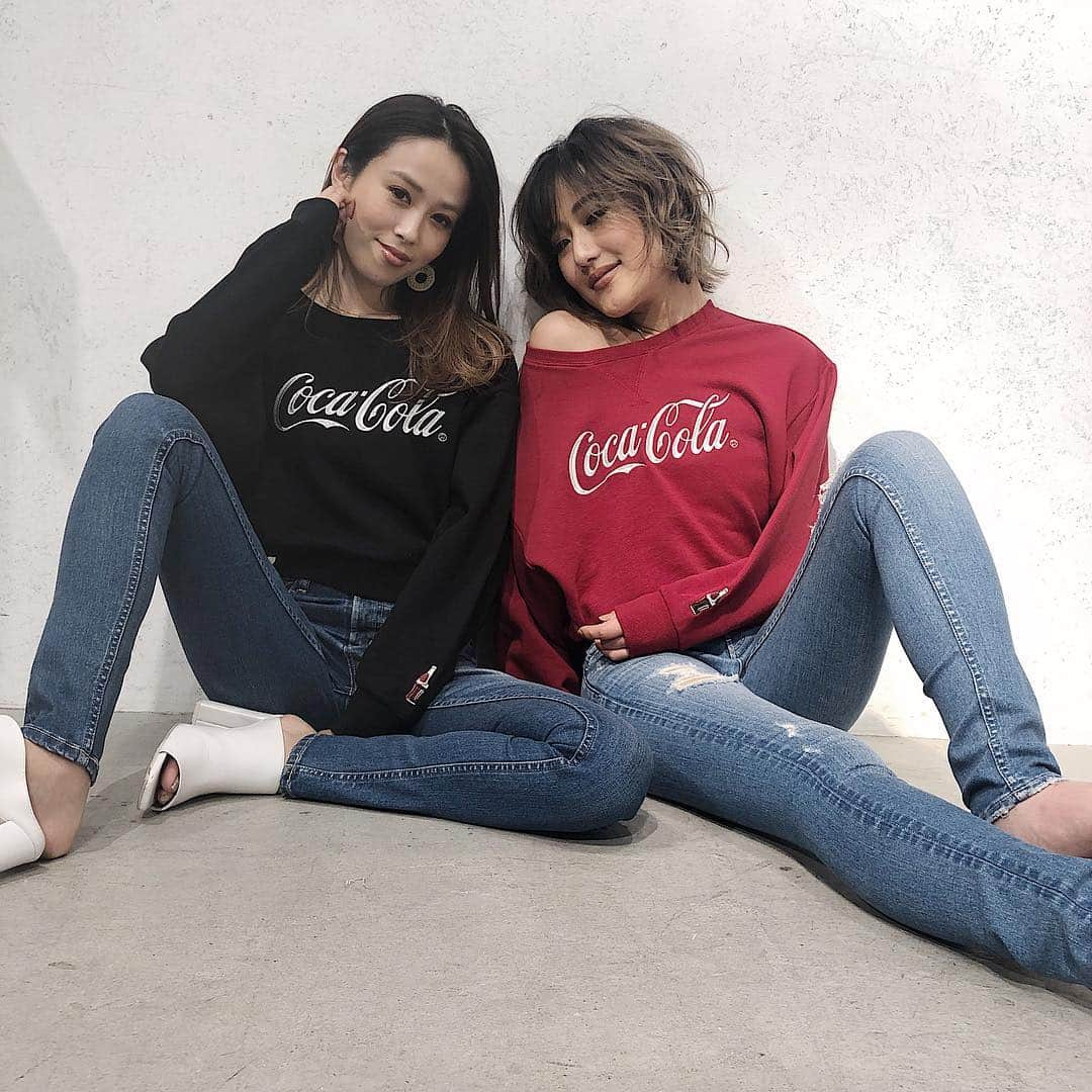 GYDAさんのインスタグラム写真 - (GYDAInstagram)「SNAP　@arisa_gyda @numa_gyda ＿＿＿＿＿＿＿＿＿＿＿＿＿＿＿＿ 【Coca-Cola LOGO SHORT SWEAT PULLOVER】 ©2019 The Coca-Cola Company.  All rights reserved. O.WHT/RED/BLK ¥5,990+tax ＿＿＿＿＿＿＿＿＿＿＿＿＿＿＿＿＿ TOPページのURLからご覧下さい❤︎ #GYDA」3月29日 18時17分 - gydajp