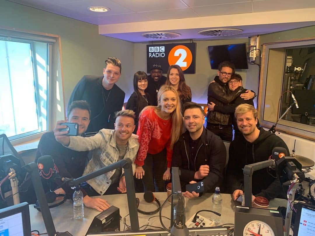 ファーン・コットンさんのインスタグラム写真 - (ファーン・コットンInstagram)「An insanely manic yet unbelievably fun morning on @bbcradio2  Thanks to Westlife and John Newman for coming on the show today. Thanks for having me for the last two weeks lovely listeners. The wonderful and hopefully rested @zoetheball will be back on Monday ♥️」3月29日 18時09分 - fearnecotton