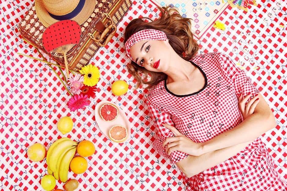 のインスタグラム：「【Juana de Arco】 2019 Spring Summer COLLECTION -CRUCIGRAMA-  2019年春夏コレクションのテーマは「数独」。春のピクニックをコンセプトに、スペイン語と英語の好きなテキストを並べたクロスワードパズル、クロスステッチやギンガムチェック、四角い形のNandutiを重ねてテキスタイルを作りました。  #juanadearco #crucigrama #plaid #checked #craft #textile #lifestyle #spring #summer #picnic #fashion #argentina #buenosaires #hpfrance #アッシュペーフランス #howpeoplelive」