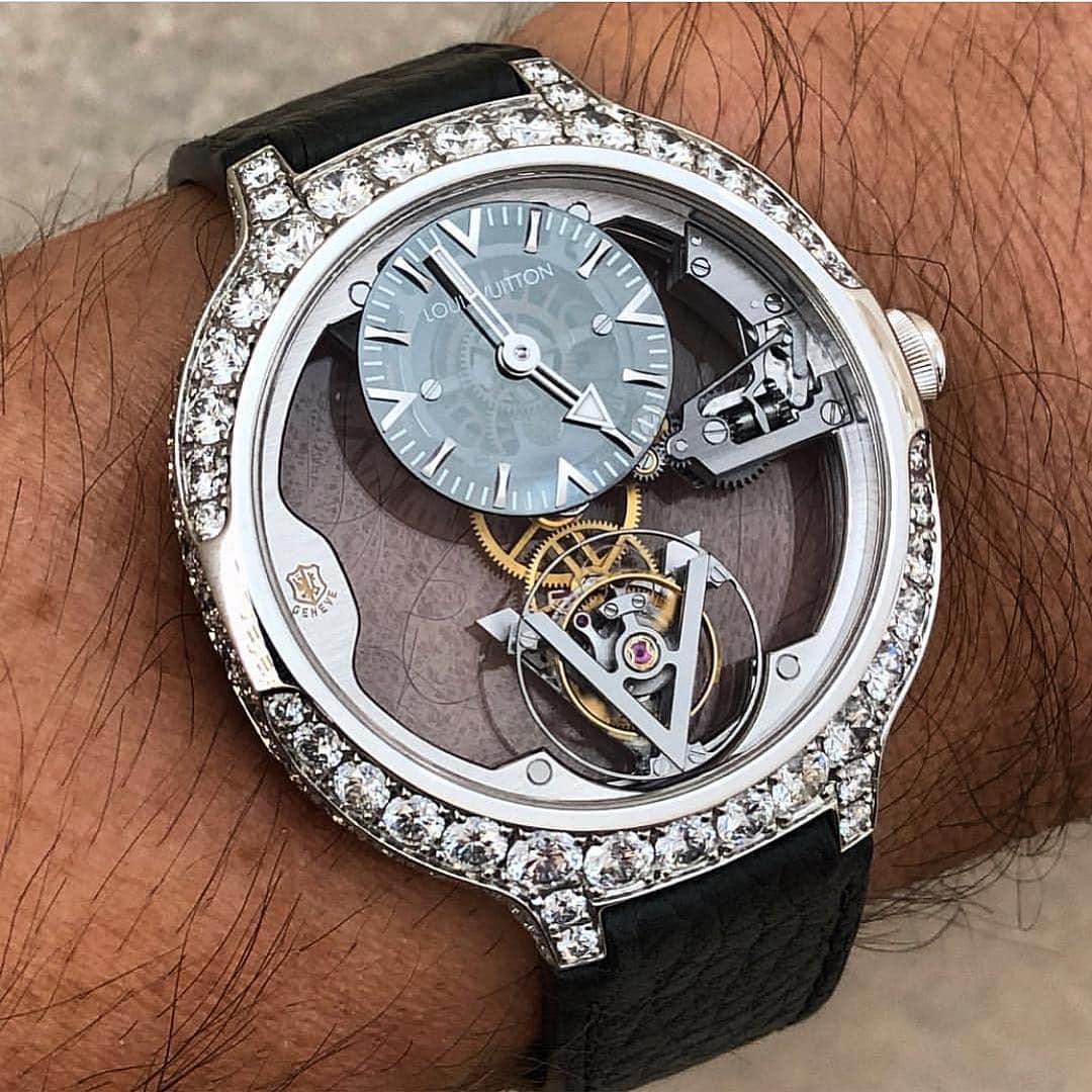 Daily Watchさんのインスタグラム写真 - (Daily WatchInstagram)「Louis Vuitton Flying Tourbillon. Did you know they were making watches like this? Love the unusual case shape 👌🏼 Photo by @equationdutemps」3月29日 18時18分 - dailywatch