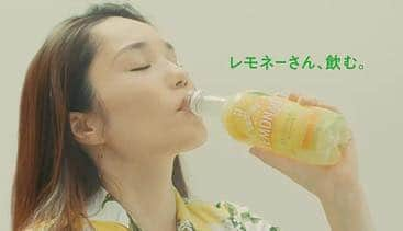 平野ノラさんのインスタグラム写真 - (平野ノラInstagram)「🍋本日解禁🍋  広瀬すずちゃんと一緒に「三ツ矢レモネード」 新CM「ターゲット」編に出演してるゾ！  三ツ矢レモネードは4月2日発売！！ 「キャスティング編」も全国でオンエア！！ 大人のレモネード是非お楽しみにー！🍋🍋🍋🔫 #大人は甘くねーどレモネード #アサヒ #三ツ矢 #レモネード #三ツ矢レモネード #レモネーさん #広瀬すず #平野ノラ #本日放送 #甘いだけじゃない #進行形の女たち #ノンアマ大人味」3月29日 18時22分 - noranoranora1988