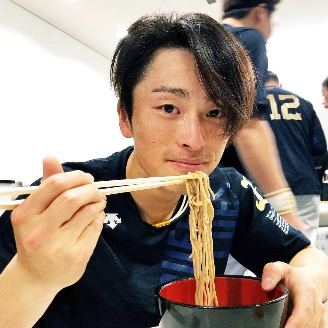 オリックス・バファローズさんのインスタグラム写真 - (オリックス・バファローズInstagram)「#福田周平 #若月健矢 #吉田正尚 #頓宮裕真 #エネルギー補給 #まもなくプレイボール #BeAggressive #超攻撃型 #Bs2019 #buffaloes #baseball #ORIX #プロ野球」3月29日 18時34分 - orix_buffaloes