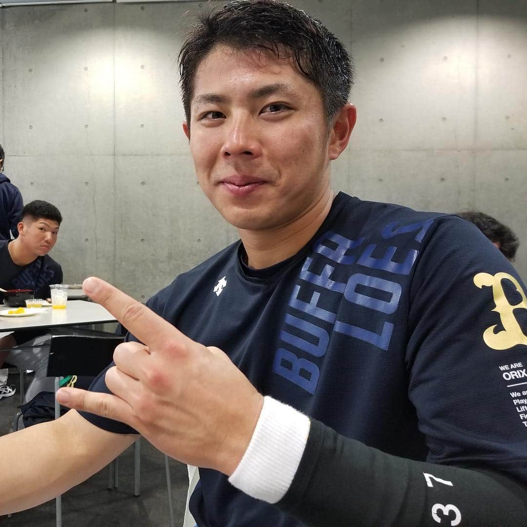オリックス・バファローズさんのインスタグラム写真 - (オリックス・バファローズInstagram)「#福田周平 #若月健矢 #吉田正尚 #頓宮裕真 #エネルギー補給 #まもなくプレイボール #BeAggressive #超攻撃型 #Bs2019 #buffaloes #baseball #ORIX #プロ野球」3月29日 18時34分 - orix_buffaloes