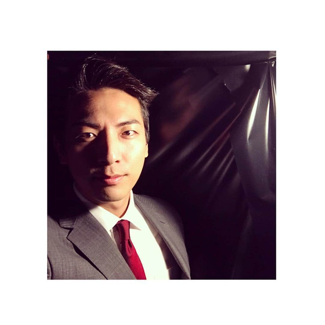 上山竜治さんのインスタグラム写真 - (上山竜治Instagram)「ウォーリーを探せみたいになってるけど、ポスターの中のリュージーを探してみて下さい。  松岡修造さんみたいになってるけどキャスター役で少し出演してます。  まだ完パケ見てないけど、とてもぶっ飛んだ映画です。お楽しみに！  #映画 #パタリロ #赤ネクタイ #上山竜治」3月29日 18時30分 - kamiyama_ryuji_0910