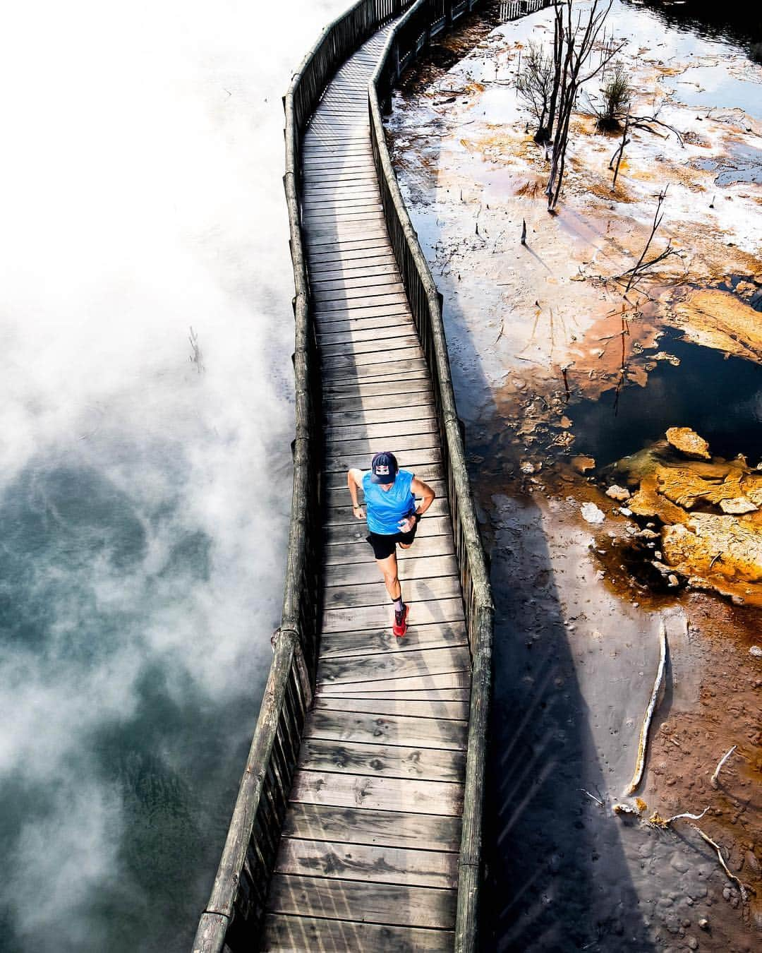 レッドブルさんのインスタグラム写真 - (レッドブルInstagram)「Why are you running? Here Ryan Sandes trains before the Tarawera Ultra Marathon in Rotorua, New Zealand. 🏃‍♂: @ryansandes 📷: @graememurraynz @redbulladventure #running #marathon #rotorua #redbull」3月29日 18時30分 - redbull