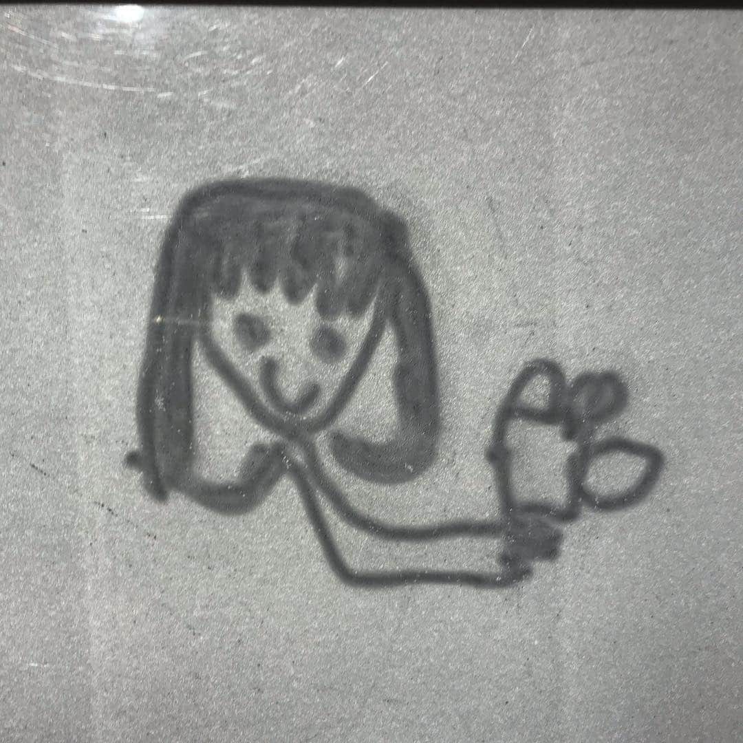 堀下さゆりさんのインスタグラム写真 - (堀下さゆりInstagram)「五歳娘による 「ママがビールを持った絵」🤣」3月29日 18時30分 - sayurihorishita