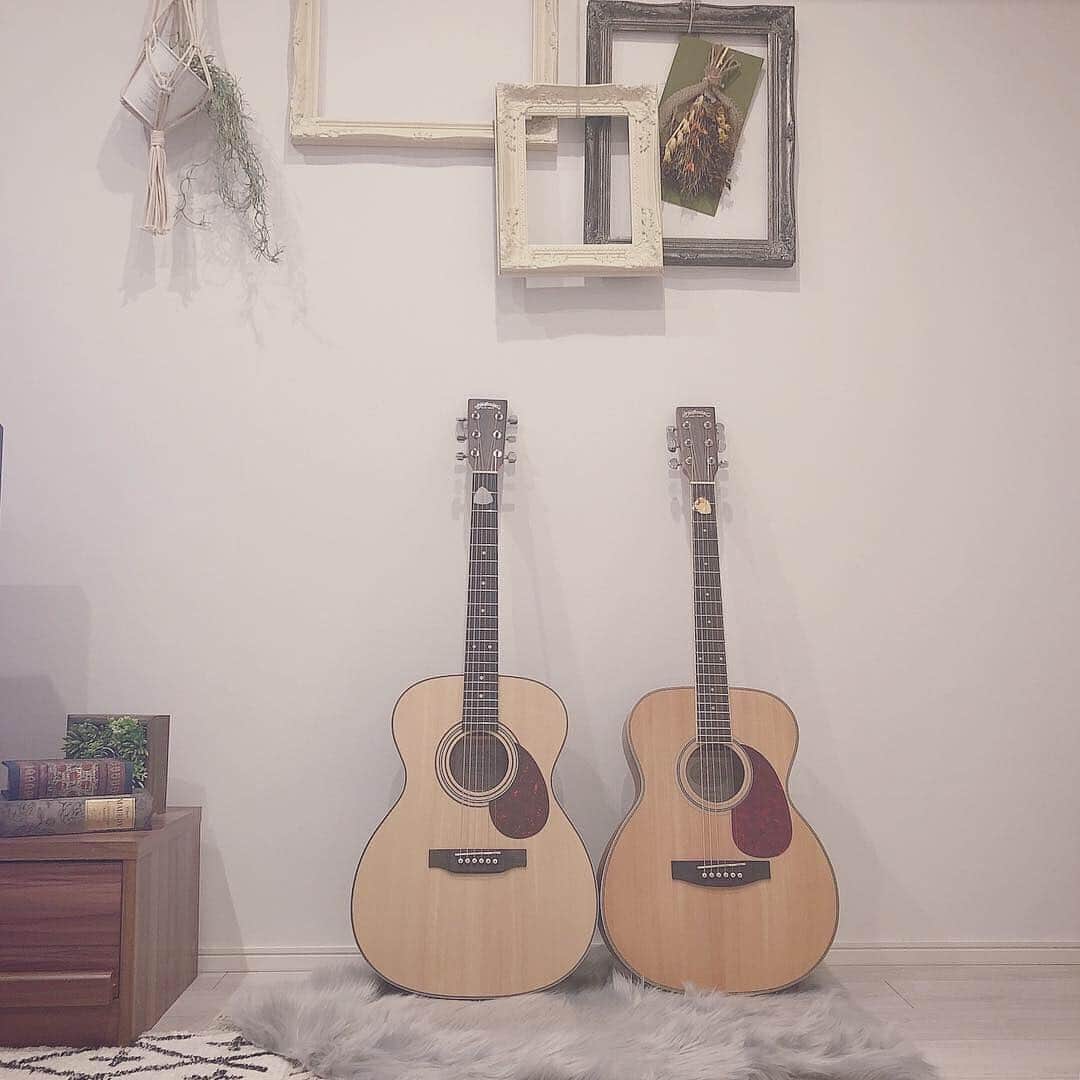 江嶋綾恵梨さんのインスタグラム写真 - (江嶋綾恵梨Instagram)「親友ちゃんが﻿ ギターを始めたとききまして。☺︎﻿ ﻿ お宅訪問して、一緒に練習したんだけど﻿ まさかの同じギターでした🎸笑﻿ ﻿ 好みも似てくるもんなんですかね🐇️💓ふふ﻿ ﻿ ﻿ #guitar #ギター #アコギ #ギター女子 #ぐでたま #ピック」3月29日 18時43分 - aeringoooo
