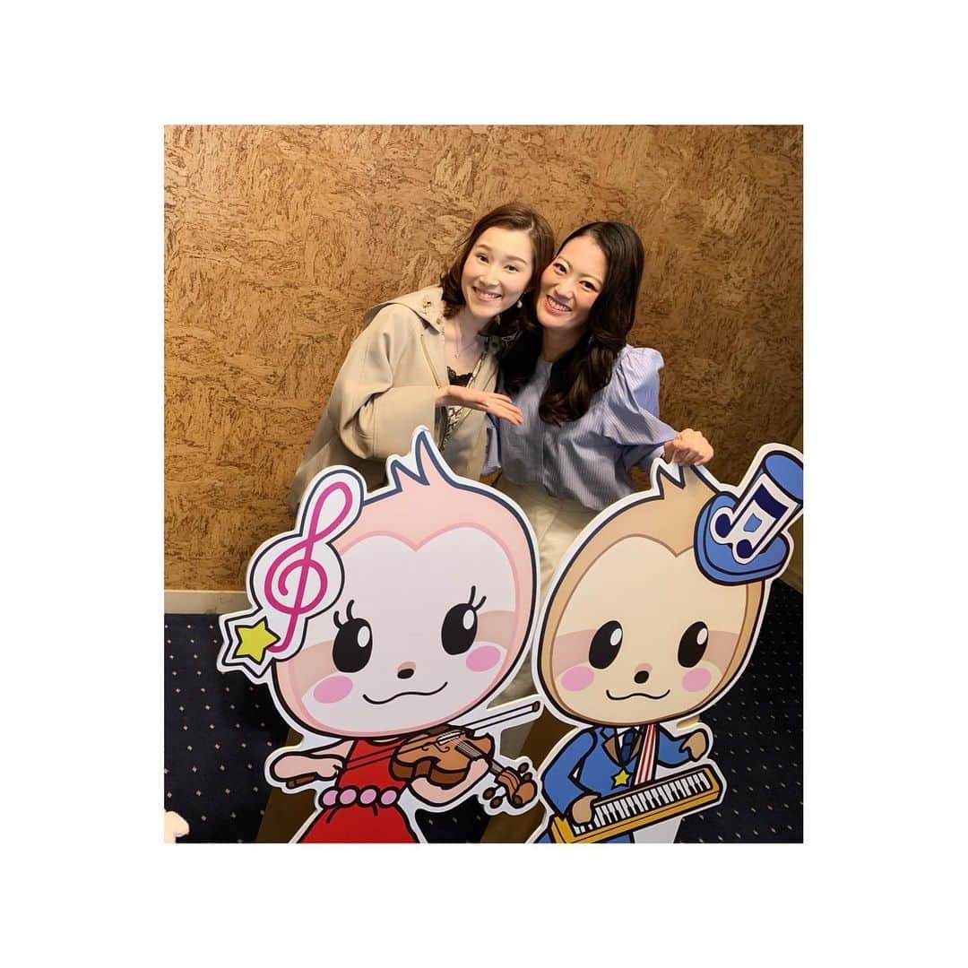 煌月爽矢さんのインスタグラム写真 - (煌月爽矢Instagram)「.﻿ .﻿ 【 Lunch show 】﻿ YU MASHIKO produce﻿ 音楽のテーマパーク「Youland」﻿ 春休みファミリーランチショー﻿ 〜ムーちゃん・ジークと音楽さんぽに出かけよう！〜@Hotel New Grand / ホテルニューグランド﻿ ﻿ ﻿ ランチショーでジークというキャラクターにアテレコさせて頂きました！！﻿ ﻿ 私のちょうど前にあるキャラクターがジーク。﻿ 可愛いーーー😍﻿ ﻿ ﻿ 今回、お子様向けの演目だったのでりなさんがお嬢ちゃんを連れて来てくださったのだ❤️﻿ 曲に合わせて既に手拍子してたらしく…若干1歳にして血筋を感じさせられますよね🤣﻿ ﻿ ﻿ ﻿ 益子侑ちゃんプロデュースの今回のステージ。﻿ 出演者の皆さまTHEアーティスト！という感じでした。﻿ 曲の調を変えようか、という話が出て、その直後全員がその調で普通に演奏出来るのが凄すぎた😂﻿ ﻿ 譜面という平面状のものを演奏者の個性で立体化させていく感じを肌身に感じて素直に心から感動しました。﻿ ﻿ ムーちゃん役の声優、みつきちゃんもステキな方でしたー٩(●˙▿˙●)۶﻿ ﻿ ﻿ ﻿ ステキなランチショー、ご一緒させて頂けて感謝です。﻿ ﻿ ﻿ #益子侑 ちゃん﻿ #ヴァイオリン﻿ #ランチショー﻿ #彩星りおん さん﻿ #美しいママやなぁ﻿ #Youland」3月29日 18時36分 - nakahara.yuuki