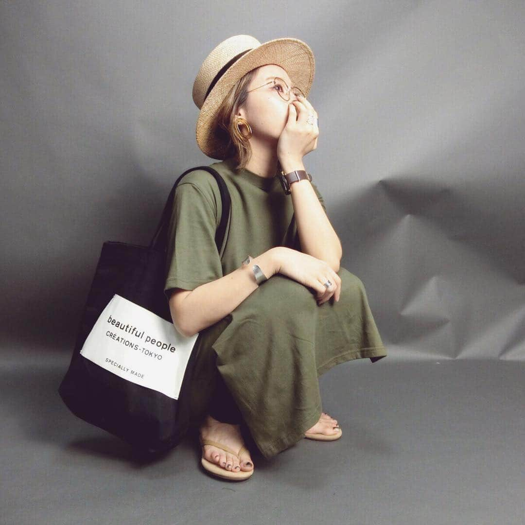 CONFIDENCE akinaさんのインスタグラム写真 - (CONFIDENCE akinaInstagram)「・ 再入荷です. ▶︎モックネックロングtee カーキ/ブラック/ベージュ ホワイト、メーカー完売です. こちらも去年大人気だったTシャツワンピ♡♡♡ 去年メーカー在庫もすぐなくなって 2回ほどしか再販も出来ずご迷惑をお掛けしました😭🙏 少し立ち上がりのあるモックネックに 二の腕隠れる５部袖♡ ロング丈にサイドスリットも すっごくすっごく可愛いです! 生地感も柔らかく着やすさ◎ ・ ・ ・ 今夜21時再販です♡ ・ ・ ・ @cft__official のアカウント作りました♡ 販売中の商品紹介や staffコーデを載せます♡ 私とは、また違うstaffの着こなし 身長もバラバラなので 着回しコーデの参考になればと思います♡ また、予約商品専用アカウント @cft_order  cft. staffの @cft_hitomi ひとみ 161㎝ @cft_kayo かよ 149㎝ @cft_mika みか(妊婦さん🤰産休中) 165 ㎝ @cft_haruna はるな 158㎝ スタッフ個人アカウントもあるので 宜しければフォローお願いします♡ ・ ・ ・ ご注文前に必ずABOUTをご確認下さいませ。 ご注文される全てのお客様はABOUTに同意されたものとみなします。 ABOUT確認は必須とさせて頂きます。 ・ ・ ・ 公式LINE▶︎@viu2043z (アットマークから)  アメブロ http://s.ameblo.jp/confidence1208/ ・ ・ ・ #selectshop_cft #プチプラファッション #プチプラ #ジーユー #ユニクロ #ユニジョ #カジュアル #カジュアルコーデ #ファッション #コーディネート #コーデ #ザラ #ザラジョ #今日のコーデ #今日の服 #きょコ #お洒落さんと繋がりたい#おしゃれさんと繋がりたい#低身長コーデ #置き画くら部 #大人コーデ #ホワイトコーデ #春コーデ #ワントーンコーデ #ハット #ママ #シンプルコーデ #tシャツコーデ #ワンピース #ワンピースコーデ」3月29日 18時38分 - akina128s