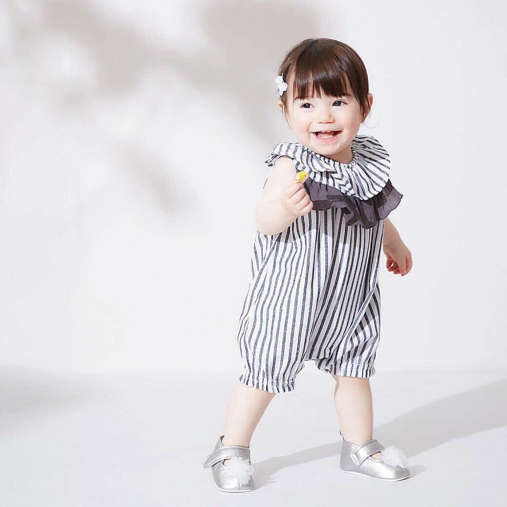 エンジェリーベさんのインスタグラム写真 - (エンジェリーベInstagram)「. . 【coto cotte】フリル衿ロンパース no.50788 . ピエロのようなフリフリがおしゃれ✨ おでかけコーデにも使えるふんわりロンパース☺️ おしりのふんわりシルエットが赤ちゃんの可愛らしさを引き立ててくれます♡ . . ------------------------------------------------------------ ベビー新作アイテムが入荷しました♪ . 春のコーデが楽しくなるアイテムを多数揃えております🎈 是非ご覧ください✨ ---------------------------------------------------------------------------------- . . ▽画像をタップすると商品の詳細が確認できます」3月29日 18時45分 - angeliebe_official