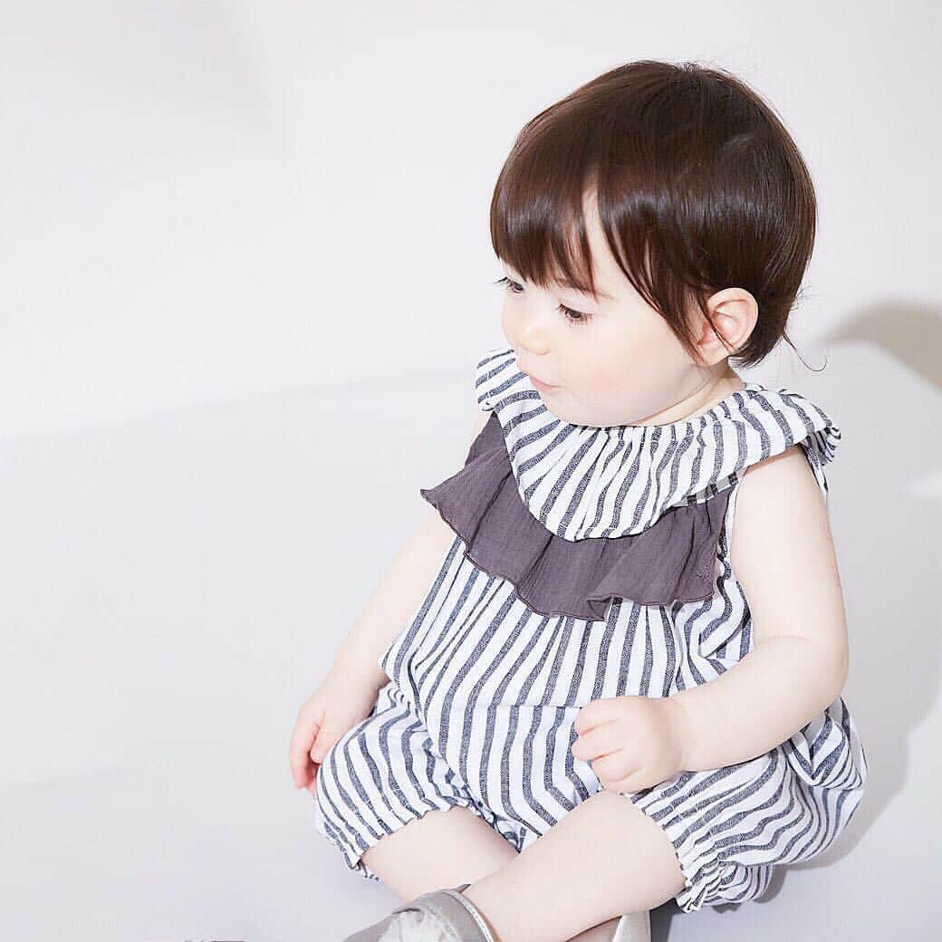 エンジェリーベさんのインスタグラム写真 - (エンジェリーベInstagram)「. . 【coto cotte】フリル衿ロンパース no.50788 . ピエロのようなフリフリがおしゃれ✨ おでかけコーデにも使えるふんわりロンパース☺️ おしりのふんわりシルエットが赤ちゃんの可愛らしさを引き立ててくれます♡ . . ------------------------------------------------------------ ベビー新作アイテムが入荷しました♪ . 春のコーデが楽しくなるアイテムを多数揃えております🎈 是非ご覧ください✨ ---------------------------------------------------------------------------------- . . ▽画像をタップすると商品の詳細が確認できます」3月29日 18時45分 - angeliebe_official