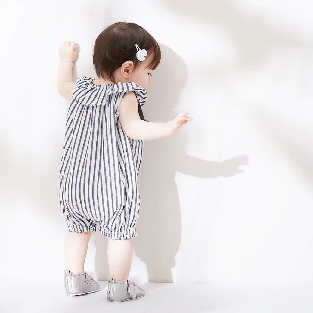 エンジェリーベさんのインスタグラム写真 - (エンジェリーベInstagram)「. . 【coto cotte】フリル衿ロンパース no.50788 . ピエロのようなフリフリがおしゃれ✨ おでかけコーデにも使えるふんわりロンパース☺️ おしりのふんわりシルエットが赤ちゃんの可愛らしさを引き立ててくれます♡ . . ------------------------------------------------------------ ベビー新作アイテムが入荷しました♪ . 春のコーデが楽しくなるアイテムを多数揃えております🎈 是非ご覧ください✨ ---------------------------------------------------------------------------------- . . ▽画像をタップすると商品の詳細が確認できます」3月29日 18時45分 - angeliebe_official