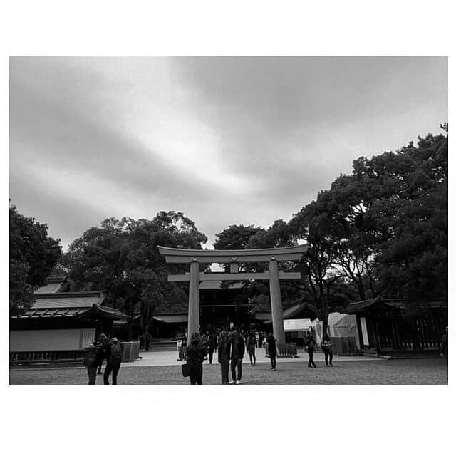 七瀬遥さんのインスタグラム写真 - (七瀬遥Instagram)「やっぱり明治神宮⛩が落ち着くな✨🌸🌸🌸✨ 丁度、国際結婚の方が式を挙げている所に遭遇しました☺️☺️☺️ ️ #明治神宮#参拝#繫がる#神聖#鳥居#beautiful #happy#smile#good#tokyo#japan」3月29日 18時49分 - haruka_mh