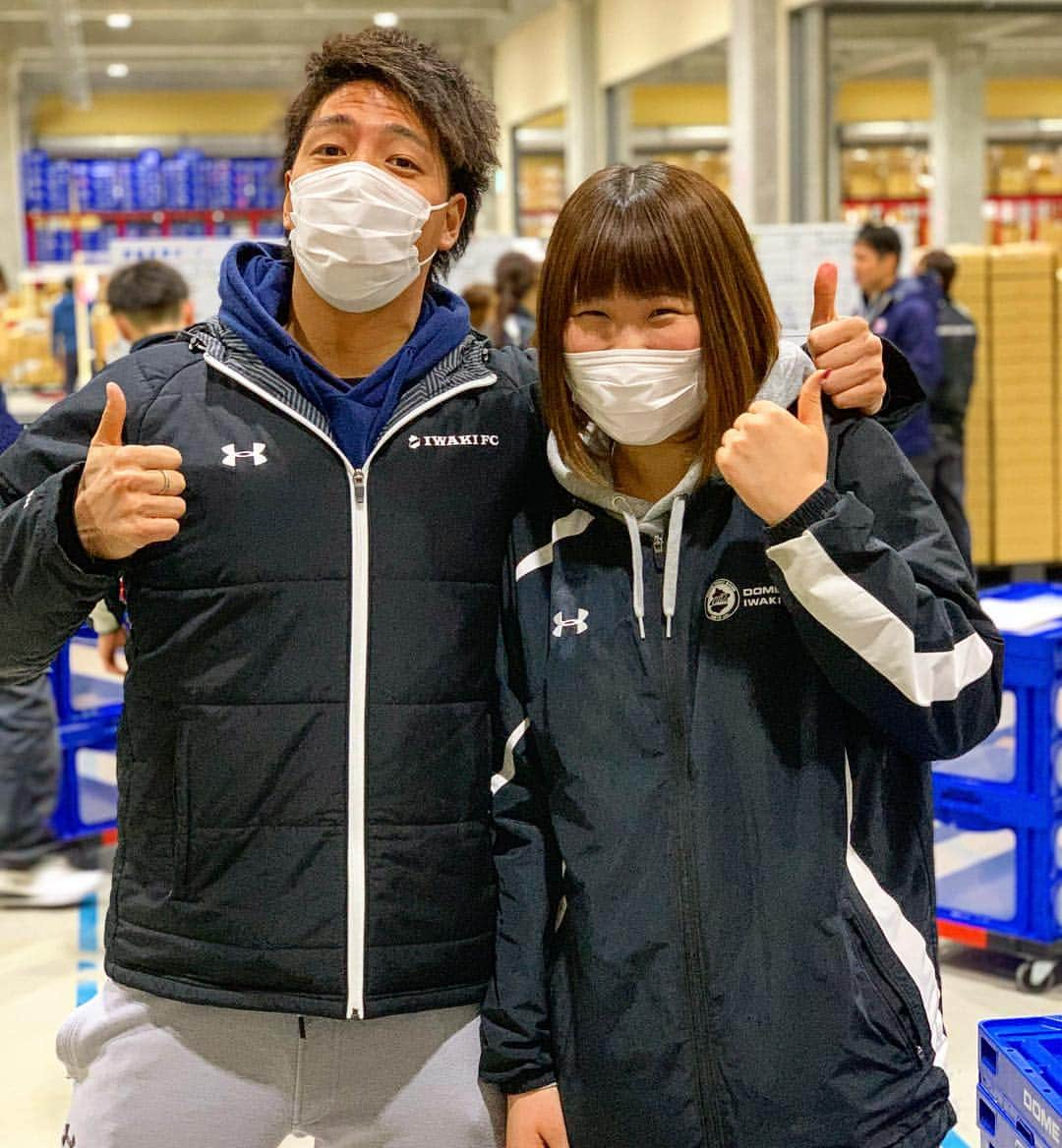 永井建成さんのインスタグラム写真 - (永井建成Instagram)「今日で仕事納め。 パートのお姉様方と社員の子たちには本間にお世話になりました。 短い間やったけどありがとうございました！ 沢山のプレゼントもいただきました。 仲良くなってきた頃にお別れするのは寂しいけど自分の夢のために違うチームに行っても自分らしく明るく元気に顔晴っていきます！ これからもずっと応援よろしくお願いします！皆さんとの思い出は忘れません！ これから送別会です。笑笑 ・ ・ #ありがとう  #感謝 #この出会いを大切に  #これからも #顔晴ろう」3月29日 18時51分 - tatsu7729