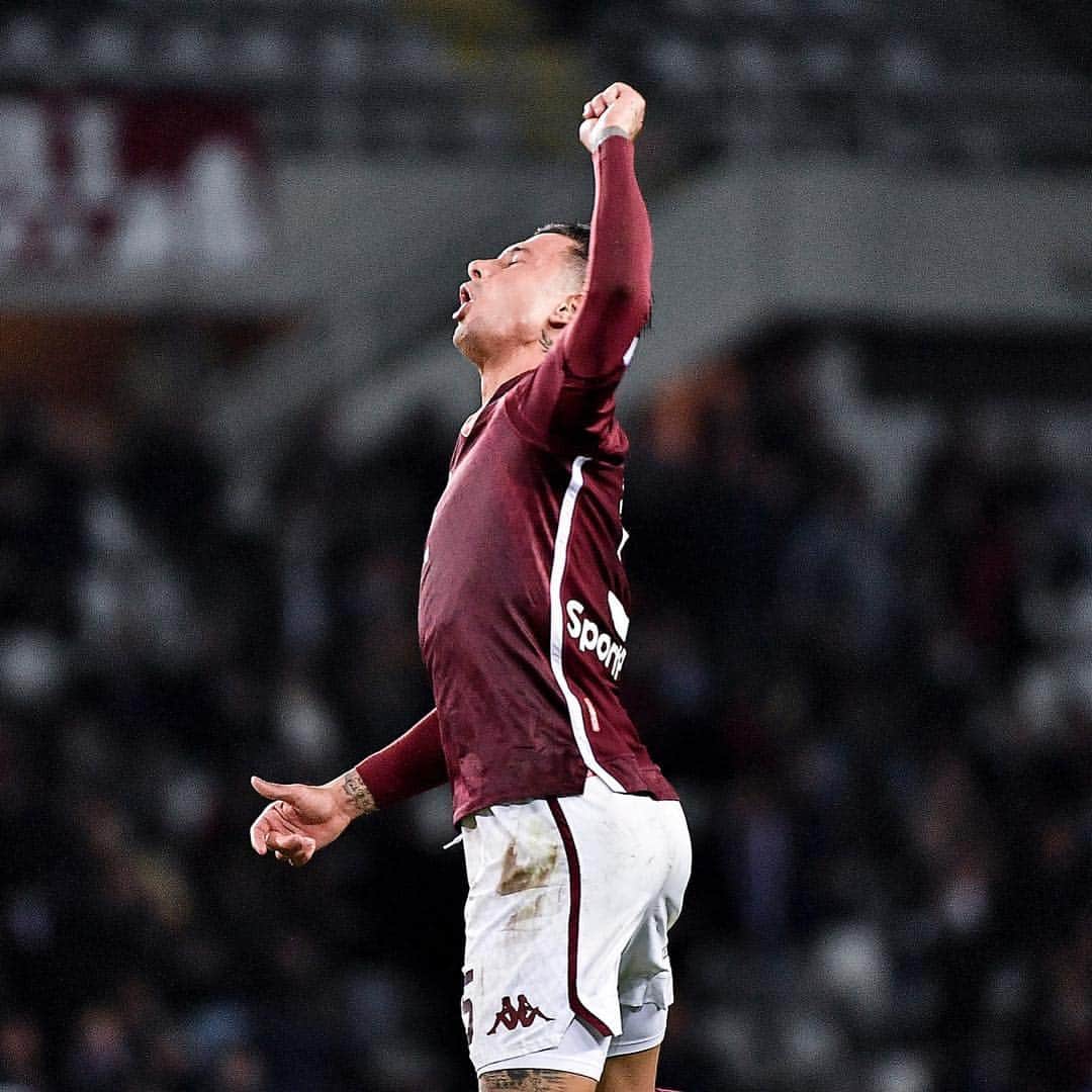 トリノFCさんのインスタグラム写真 - (トリノFCInstagram)「🤙🏼🤙🏼~ F R I D A Y ~  #SFT #SerieA #izzo #sempreforzatoro #friday #fridayfeeling」3月29日 19時03分 - torinofc1906