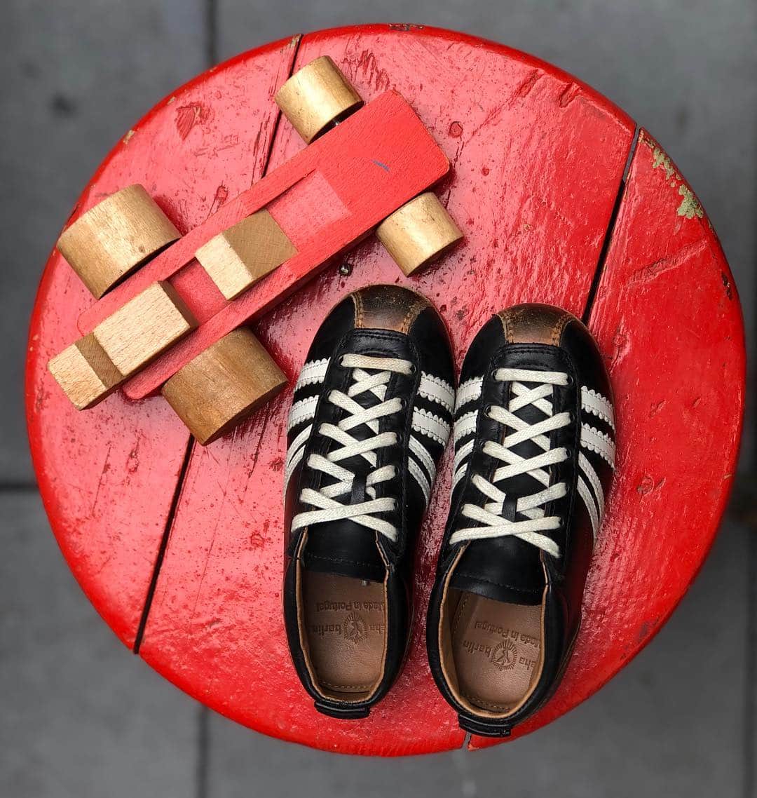 のインスタグラム：「Zeha Berlin auch für Kinder 😉 Carl Häßner KINDER Collection ❤️ in OnLineShop und in unseren Läden ! #kinder #kinderschuhe #socken #baby #babysocks #holzspielzeug #liga  #zeha #zehafamily #berlin #vintage #zehakidz #kidzfashion #kinderschuhe #babyshoes #scarpebambini #heritage #luxury #luxurybabywear #vintagesportswear #vintagebaby #fussball #zehaberlin #ddrspielzeug #rennauto #babyfashion #minime #kindermode #bambinifashion #oldgermanbrand #zeitlos」